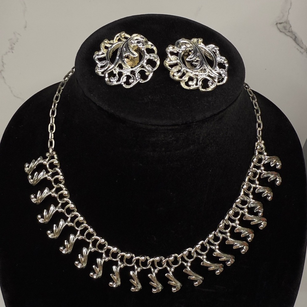 Vintage Sarah Coventry Leaf Silver-Tone Necklace & Clip-On Earrings Set